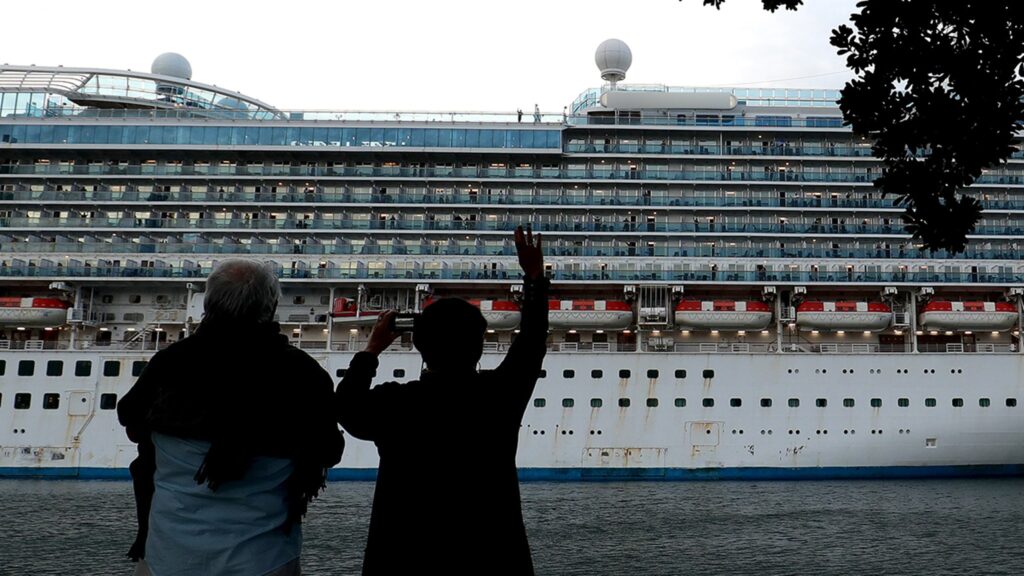 Teens abandon 'upset' parents on Caribbean island on cruise -- online applauds